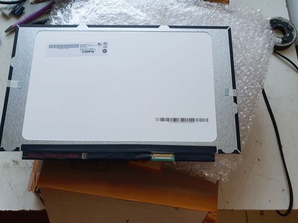 Écran 15.6 petite nappe Dall d