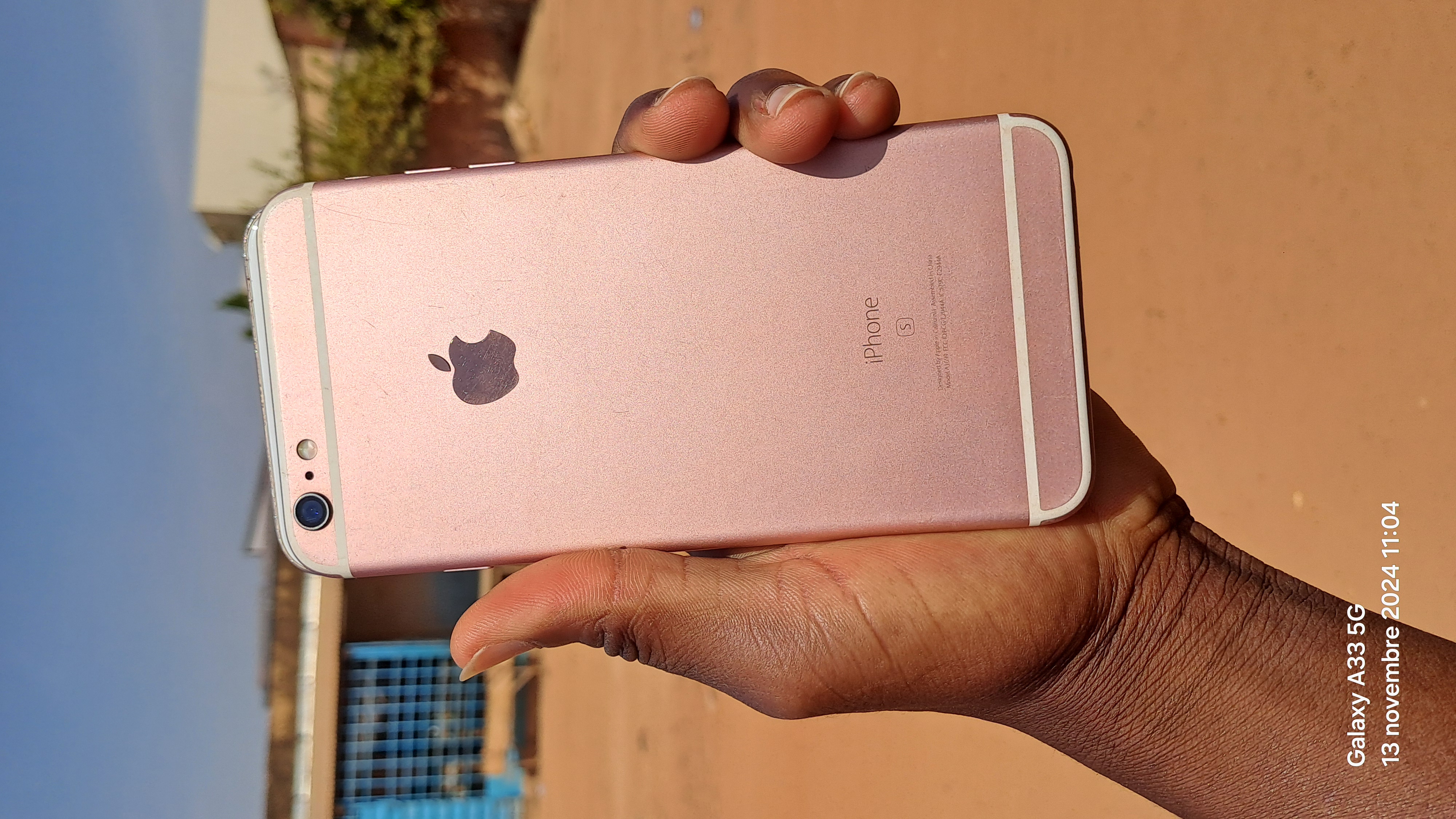 iPhone 6s plus de 64giga camera selfie off 27.500f batterie 100 . iPhone 6s plus de 64giga camera selfie off 27.500f batterie 100 .