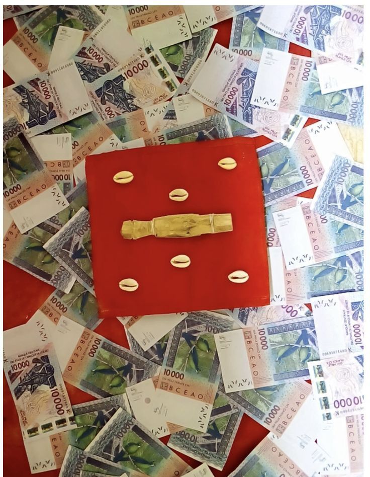 Vous avez des blocages récurrents ? Vous subissez un envoûtement ? PORTEFEUILLE MAGIQUE, LE SEUL ET VRAI PORTEFEUILLE MAGIQUE VAUDOU DU GRAND MAÎTRE VAUDOU MEDIUM Mr BONI
LE PORTEFEUILLE MAGIQUE D