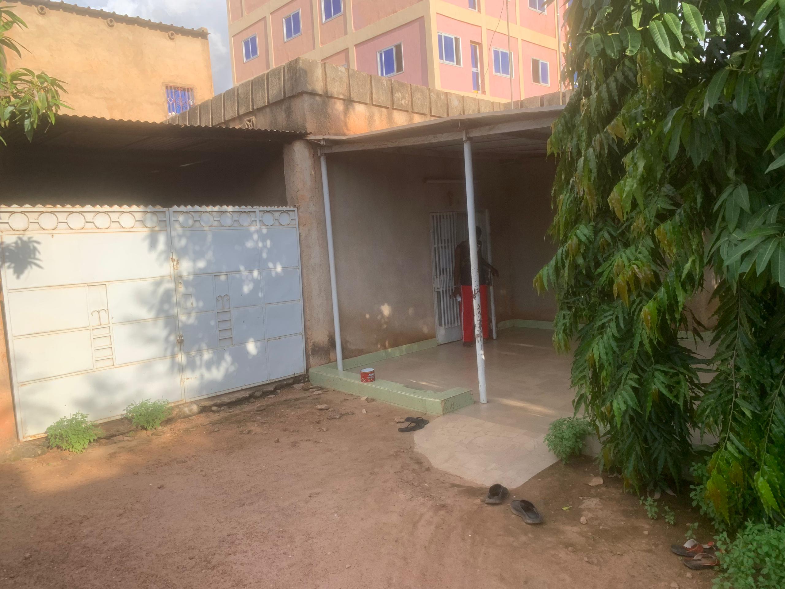 Vente de parcelles Mini villa 400m² en vente vers karpala non loin de CFAO
Celibaterium en vente non loin du SIAO 320m²