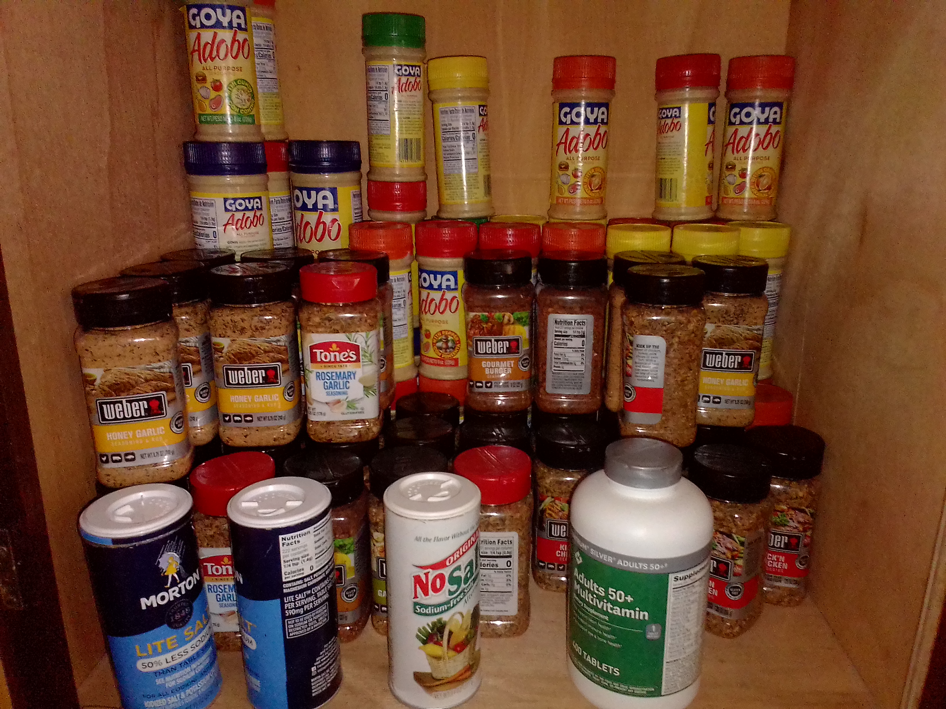 Vente de sucre édulcorant Sucre consommable par les Diabétiques
Du Sel sans sel et du Sel alléger au Sodium
Des vitamines de glucose etc...